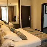 Rosario Ii, Edificio Moderno 4* ريباذيسييّا