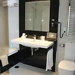 Rosario Ii, Edificio Moderno Hotel