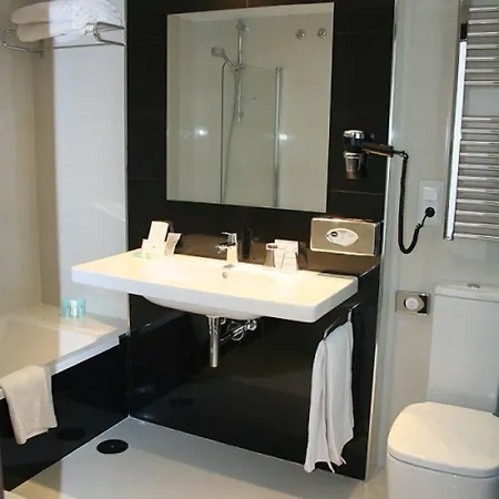 Rosario Ii, Edificio Moderno 4* ريباذيسييّا