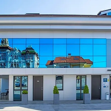 Rosario Ii, Edificio Moderno 4*