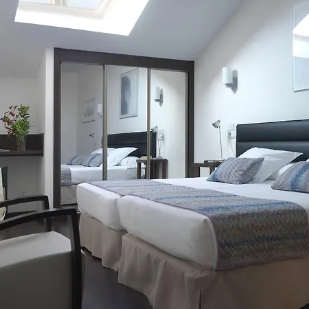 Rosario Ii, Edificio Moderno فندق ريباذيسييّا