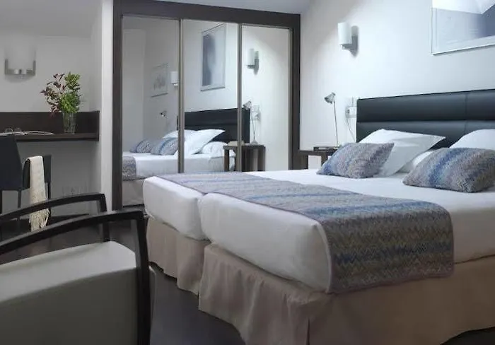 فندق Rosario Ii, Edificio Moderno ريباذيسييّا