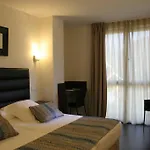 Otel Rosario Ii, Edificio Moderno