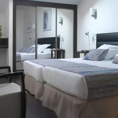 ホテル Rosario Ii, Edificio Moderno リバデセリャ