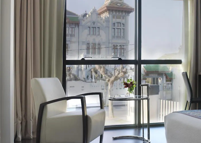 Rosario Ii, Edificio Moderno Hotel Ribadesella