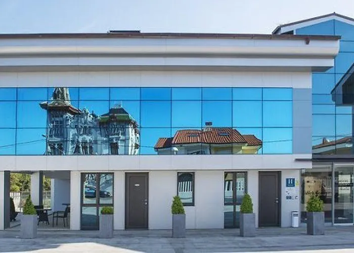 Hotel Rosario Ii, Edificio Moderno Ribadesella